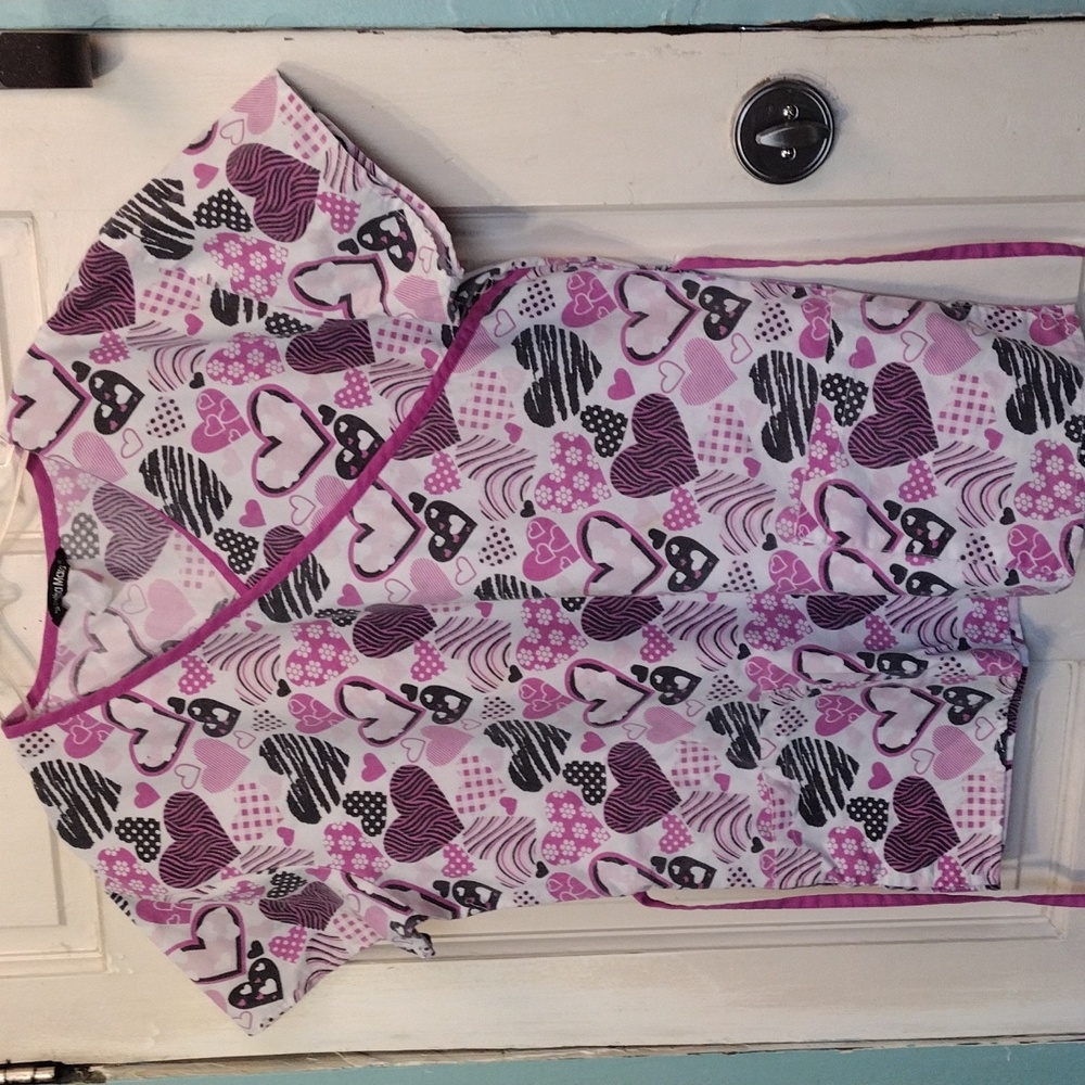 Samantha Mara Heart Scrubs Top Size L (pre-owned)